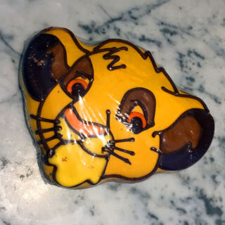 This gingerbread cookie is covered with delicious vanilla icing Simba Cookie