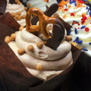Chocolate Pretzel Cupcake